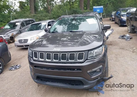 2018 Jeep Compass Latitude 4X4 из США, поврежденный, VIN 3C4NJDBBXJT463583